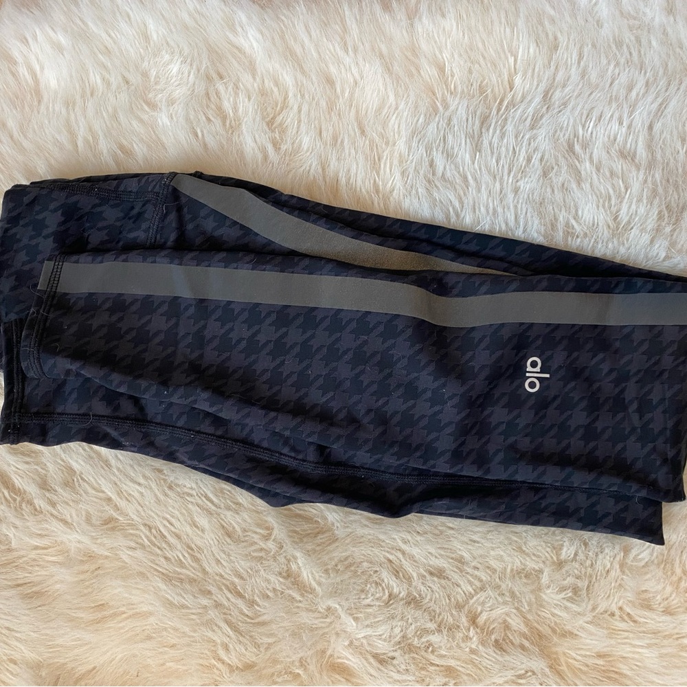 ALO Yoga Black and Gray Leggings